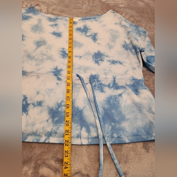 Off the shoulders clouds tie dye shirt - Picture 7 of 8